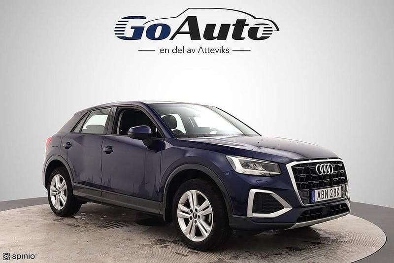 Blå Begagnad 2024 Audi Q2 Advanced Plus SUV | 274 500 kr (Bra pris) - Bild 1/4