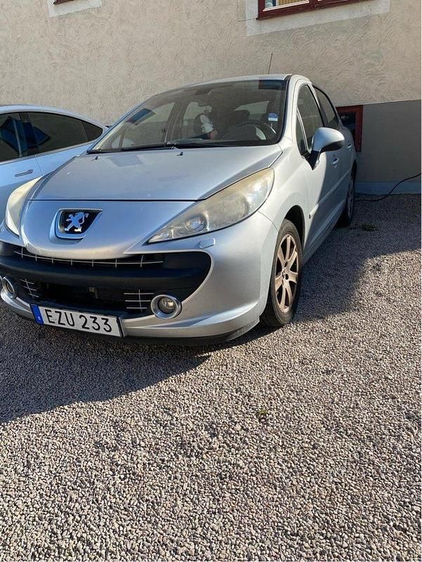 Grå Begagnad 2007 Peugeot 207 Sport Halvkombi | 15 500 kr (Bra pris) - Bild 1/4