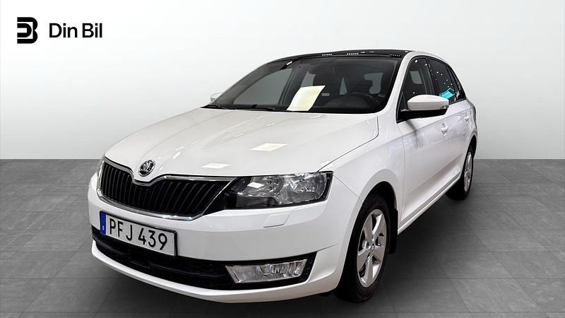 Vit Begagnad 2017 Skoda Rapid Style Halvkombi | 99 900 kr (Marknadspris) - Bild 1/4