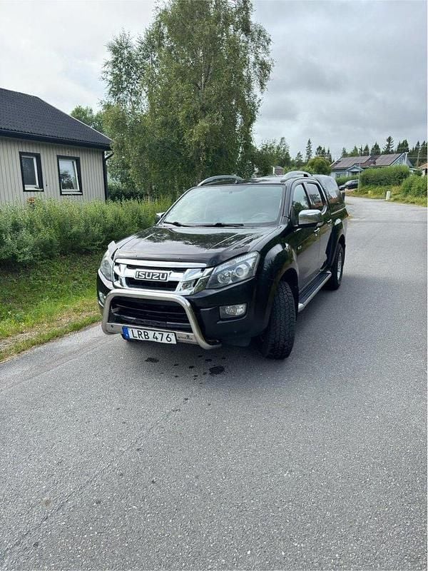 Svart Begagnad 2015 Isuzu D-Max Pickup | 159 900 kr (Superpris) - Bild 1/4