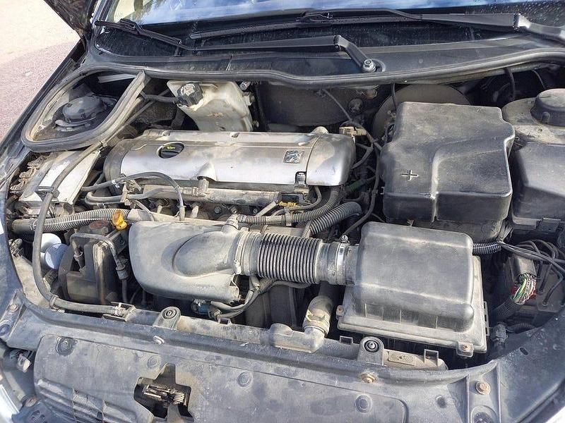 Begagnad Peugeot 206 CC 136 HK (100 kW) 2002 Svart Cab