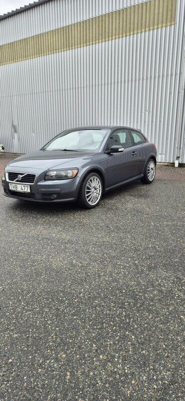 Grå Begagnad 2008 Volvo C30 Kinetic Halvkombi | 49 000 kr (Marknadspris) - Bild 1/4