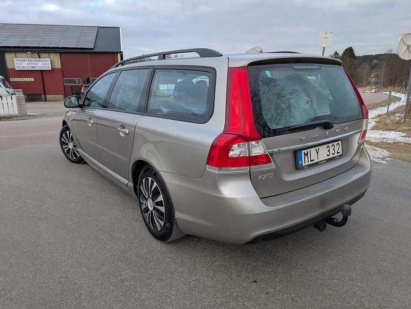 Begagnad Volvo V70 Kinetic 116 HK (85 kW) 2014 Brun Kombi