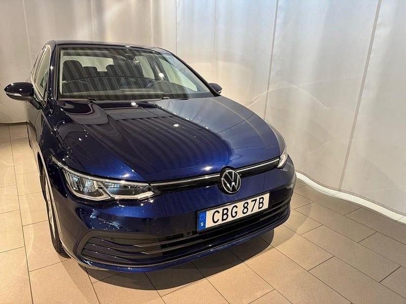 Begagnad VW Golf VIII 150 HK (110 kW) 2024 Mörkblå (atlantic blue metallic) Kombi