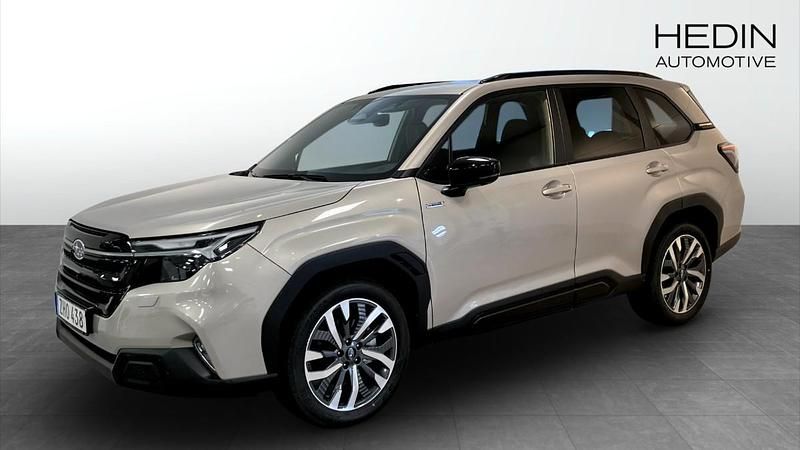 Brun (beige) Begagnad 2024 Subaru Forester SUV | 463 400 kr (Marknadspris) - Bild 1/4