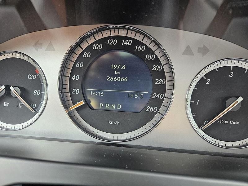 Svart Begagnad 2008 Mercedes C200 Avantgarde Sedan | 50 000 kr (Bra pris) - Bild 1/4