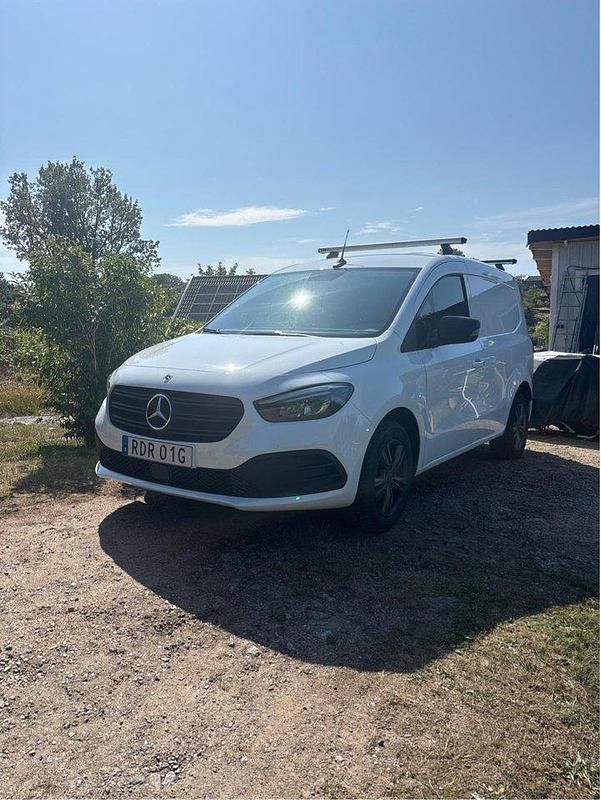Vit Begagnad 2023 Mercedes Citan 112 | 225 000 kr (Lite dyr) - Bild 1/4