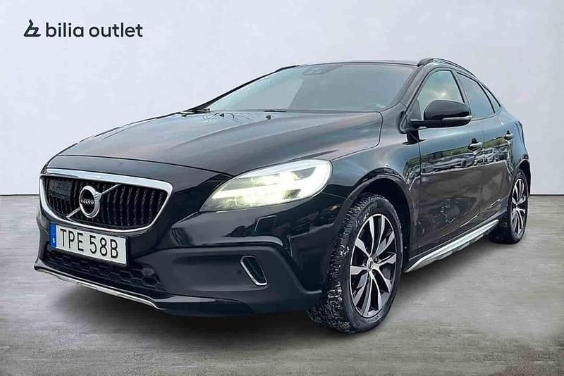 Begagnad Volvo V40 2019 Svart Halvkombi