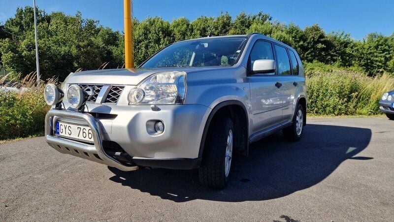 Silver Begagnad 2008 Nissan X-Trail SUV | 45 000 kr (Marknadspris) - Bild 1/4