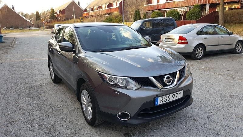 Grå Begagnad 2014 Nissan Qashqai SUV | 89 000 kr (Marknadspris) - Bild 1/4