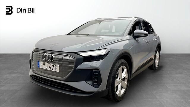 Grå Begagnad 2022 Audi Q4 e-tron Proline SUV | 309 000 kr (Marknadspris) - Bild 1/4