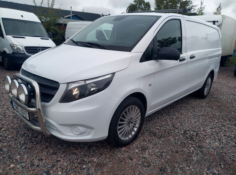Vit Begagnad 2020 Mercedes Vito Minibuss | 229 500 kr (Marknadspris) - Bild 1/4