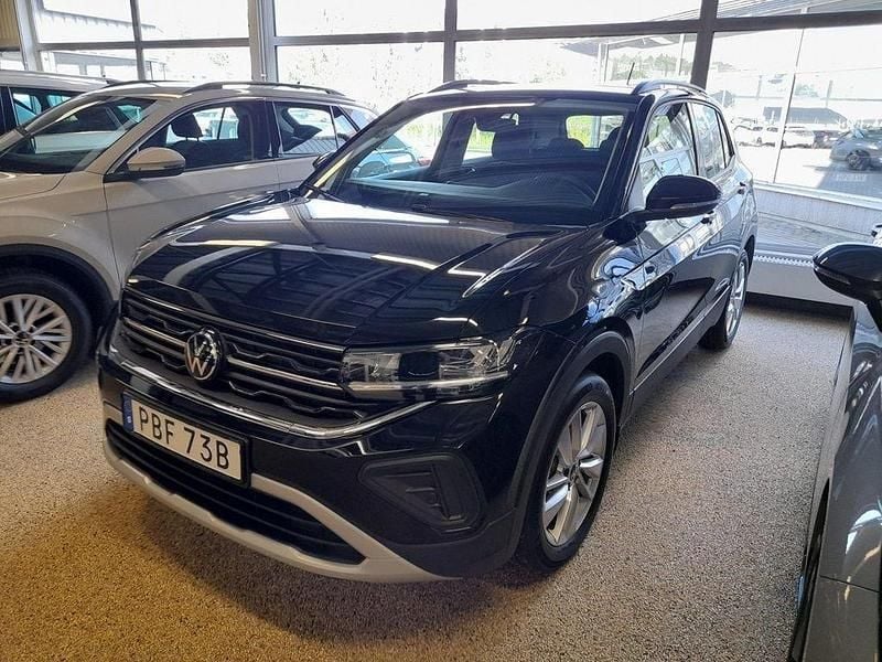 Svart (deep black pearl) Begagnad 2025 VW T-Cross Life SUV | 229 000 kr (Marknadspris) - Bild 1/4