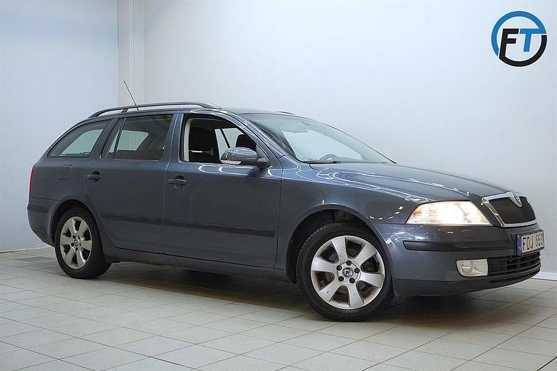 Mörkgrå (grå) Begagnad 2008 Skoda Octavia Kombi | 29 900 kr (Marknadspris) - Bild 1/4