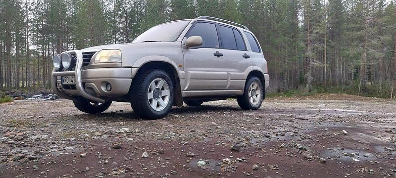 Brun Begagnad 2005 Suzuki Grand Vitara SUV | 39 500 kr (Lite dyr) - Bild 1/4