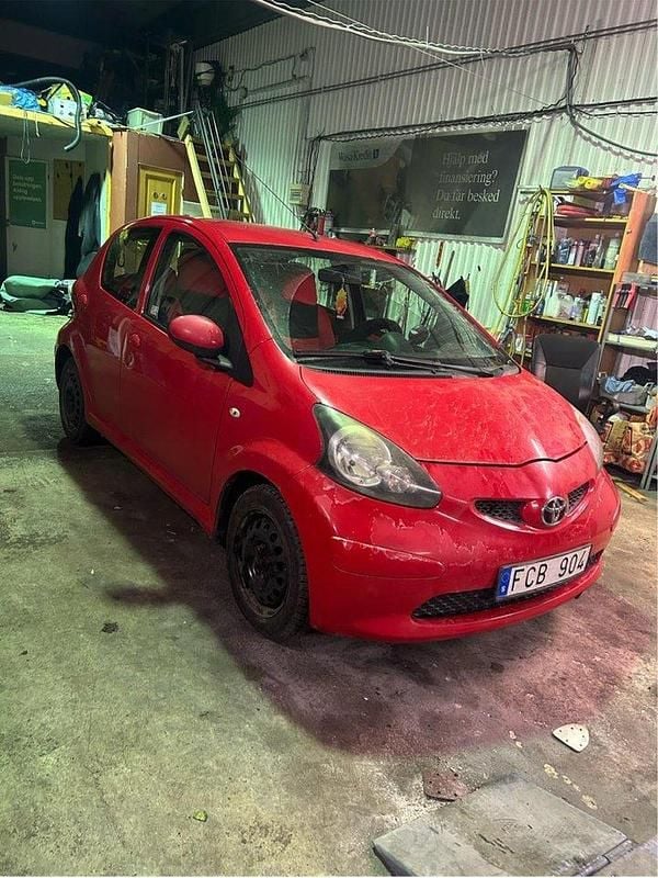 Röd Begagnad 2007 Toyota Aygo Halvkombi | 16 500 kr (Marknadspris) - Bild 1/4