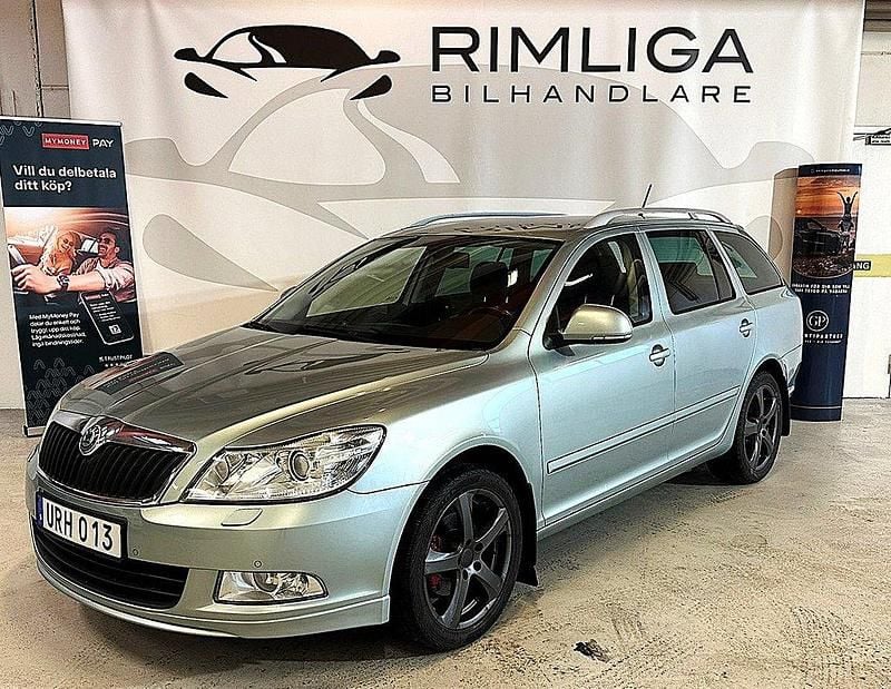Ljusgrön Begagnad 2010 Skoda Octavia Elegance Kombi | 59 900 kr (Marknadspris) - Bild 1/4