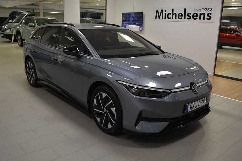 Blå Begagnad 2025 VW ID.7 Pro Kombi | 559 900 kr (Dyr) - Bild 1/4