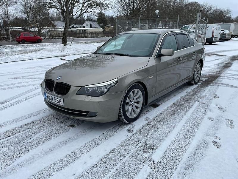 Begagnad 2009 BMW 520 Sedan | 70 000 kr (Marknadspris) - Bild 1/4