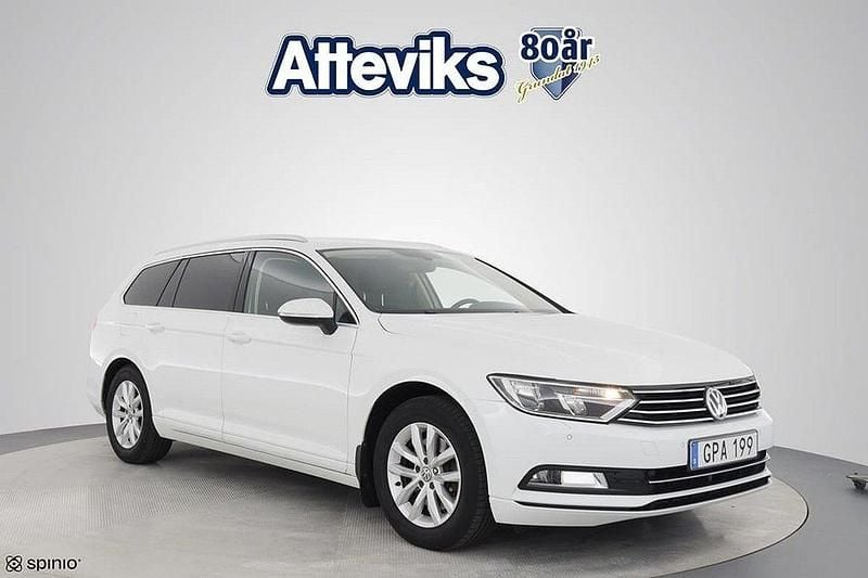 Vit Begagnad 2018 VW Passat Active Kombi | 174 900 kr (Bra pris) - Bild 1/4