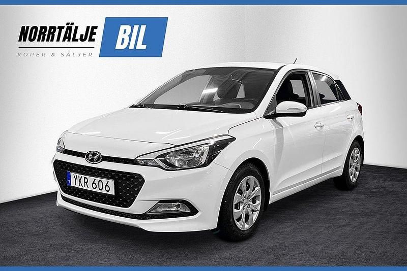 Vit Begagnad 2017 Hyundai i20 Premium Halvkombi | 129 900 kr (Marknadspris) - Bild 1/4