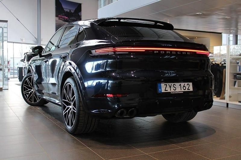 Begagnad Porsche Cayenne 305 HK (224 kW) 2024 Blå SUV