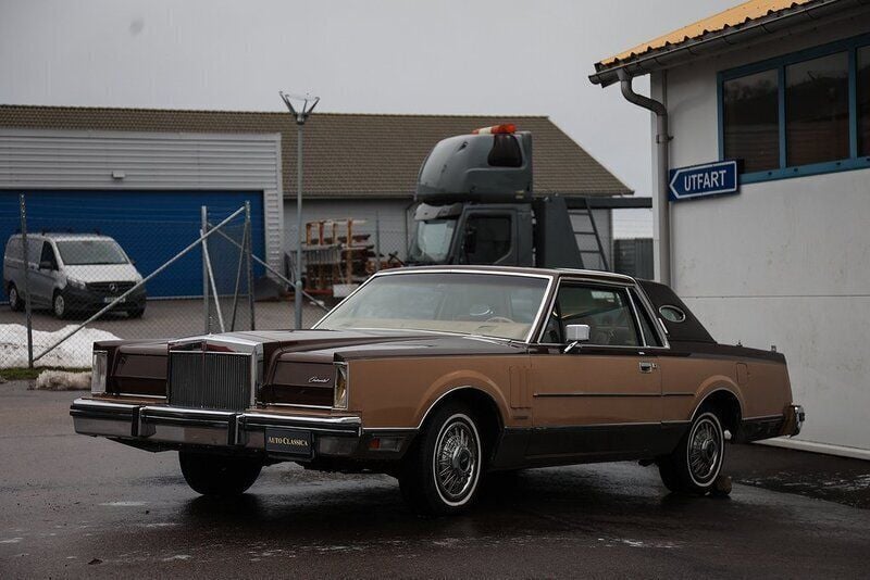 Flerfärgad Begagnad 1983 Lincoln Continental Sportkupé | 149 000 kr - Bild 1/4