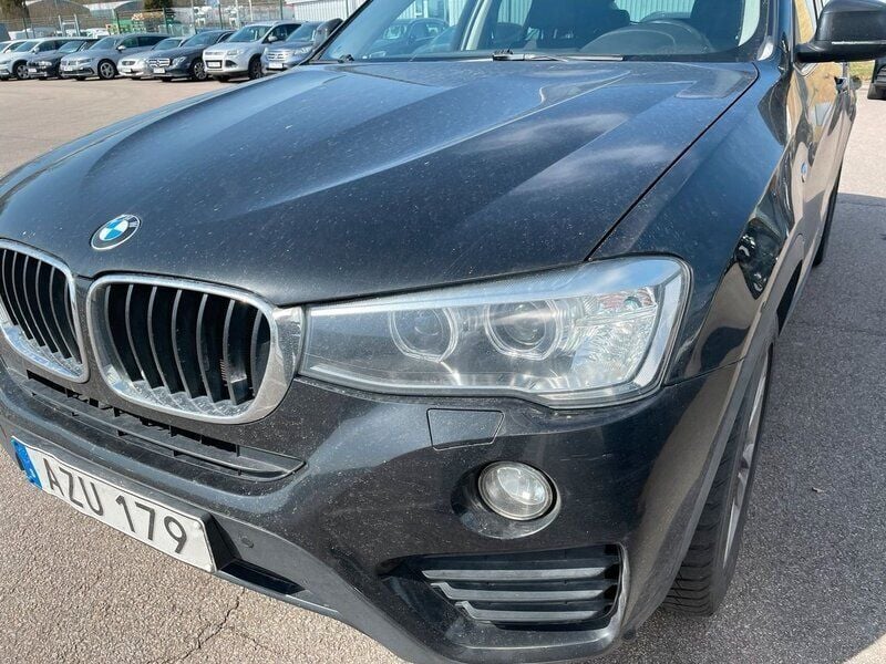 Svart metallic Begagnad 2017 BMW X4 Sport Line SUV | 245 000 kr (Marknadspris) - Bild 1/2