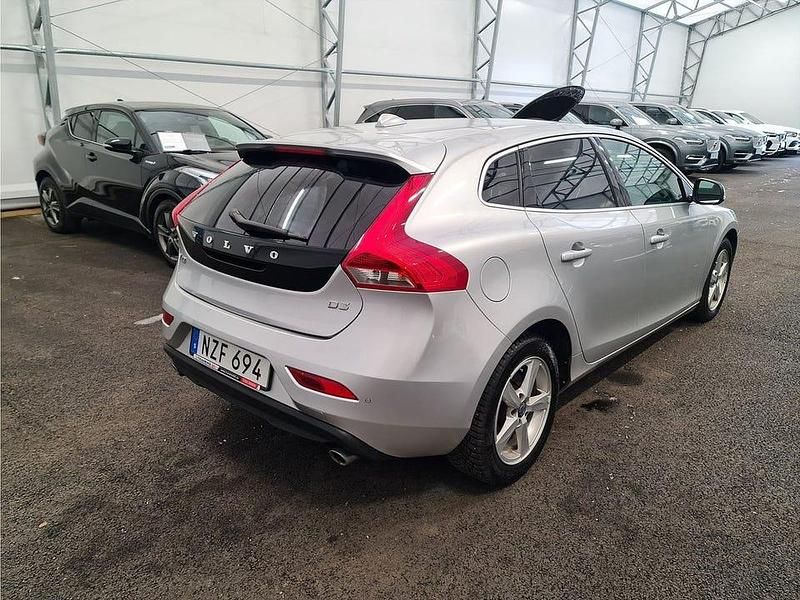 Begagnad Volvo V40 Momentum 150 HK (110 kW) 2016 Silver