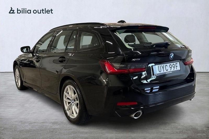 Begagnad BMW 330 292 HK (214 kW) 2023 Svart Kombi