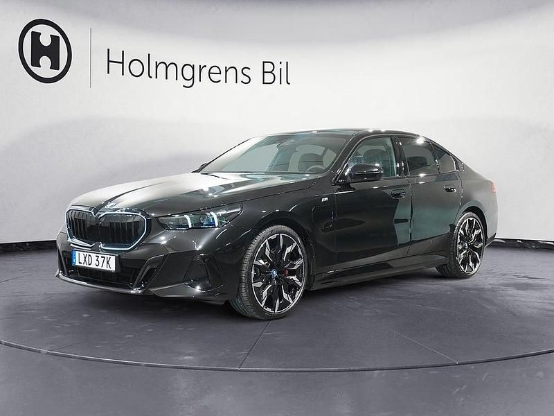 Begagnad BMW 550e Shadowline 313 HK (230 kW) 2025 Svart Sedan