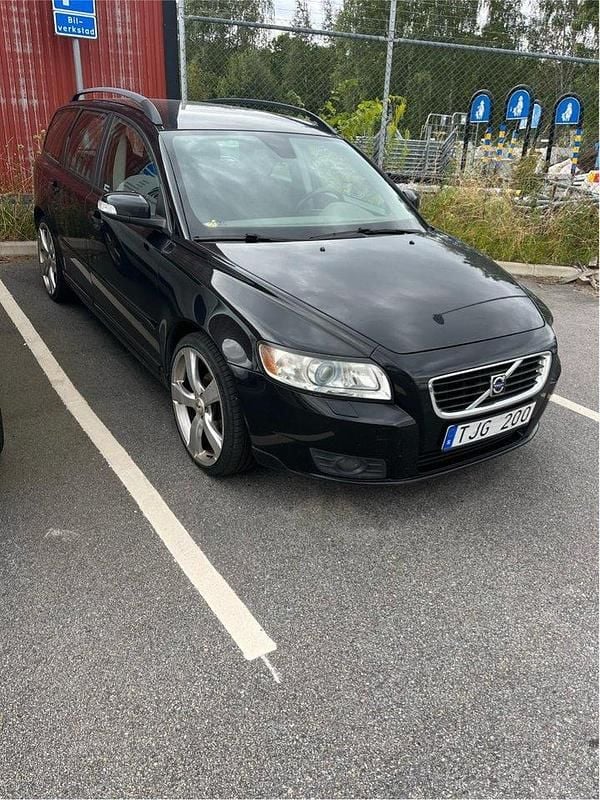 Svart Begagnad 2008 Volvo V50 Momentum Kombi | 33 500 kr (Marknadspris) - Bild 1/4