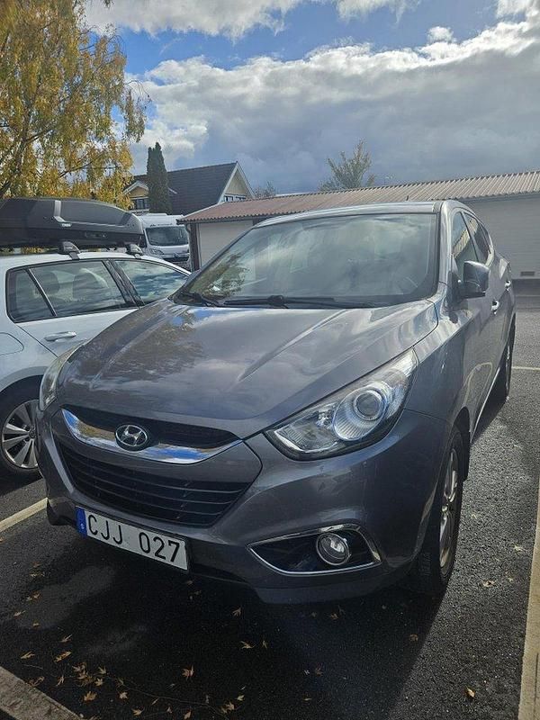 Grå Begagnad 2012 Hyundai ix35 SUV | 75 000 kr (Bra pris) - Bild 1/4