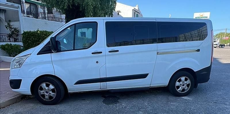Vit Begagnad 2017 Ford Tourneo Custom Minibuss | 299 998 kr (Bra pris) - Bild 1/4