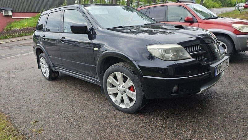 Svart Begagnad 2005 Mitsubishi Outlander SUV | 45 000 kr (Dyr) - Bild 1/3