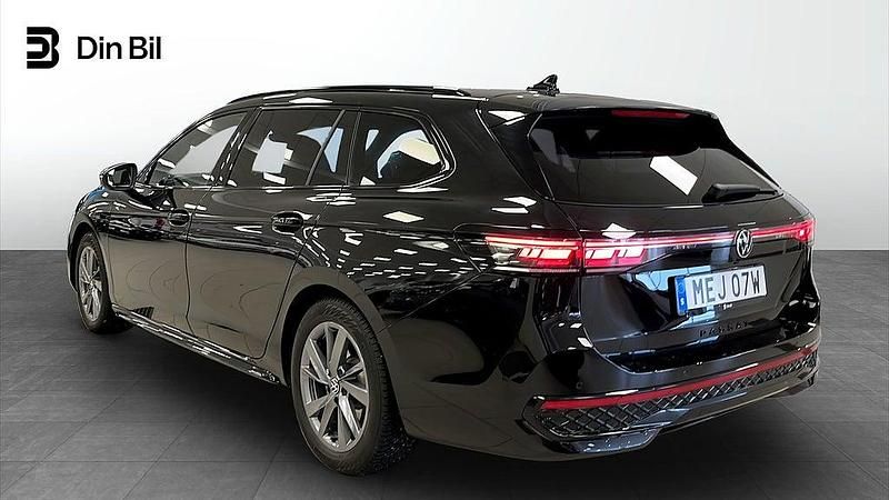 Begagnad VW Passat R-line 193 HK (141 kW) 2025 Grenadilla black metallic Kombi