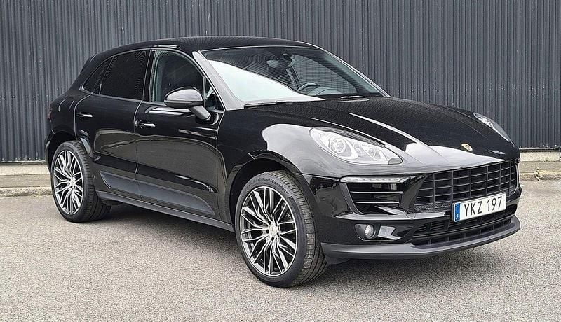 Svart Begagnad 2017 Porsche Macan SUV | 329 900 kr (Bra pris) - Bild 1/4