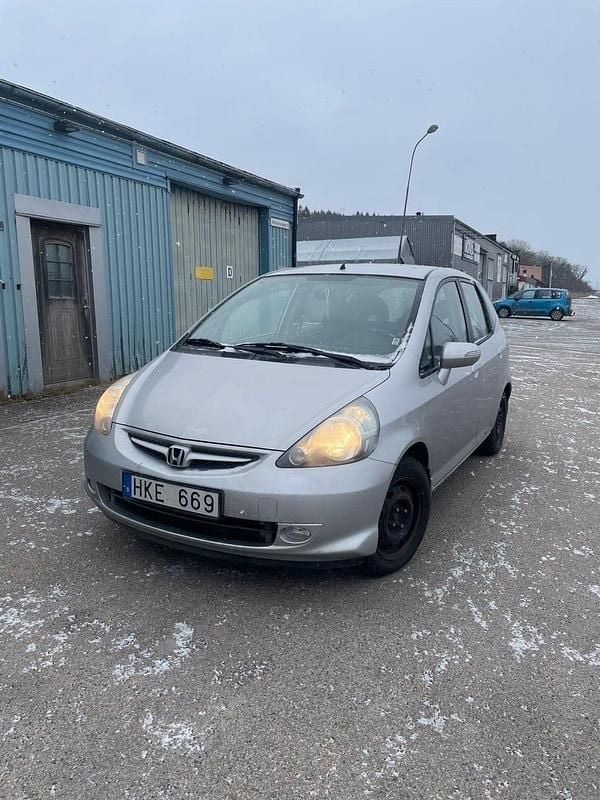 Begagnad 2008 Honda Jazz Halvkombi | 31 000 kr (Bra pris) - Bild 1/4