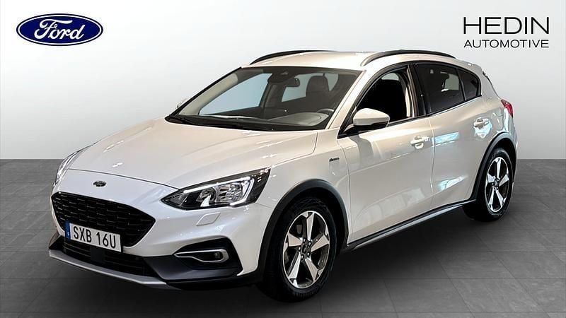 Frozen white Begagnad 2021 Ford Focus Active Halvkombi | 174 900 kr (Marknadspris) - Bild 1/4
