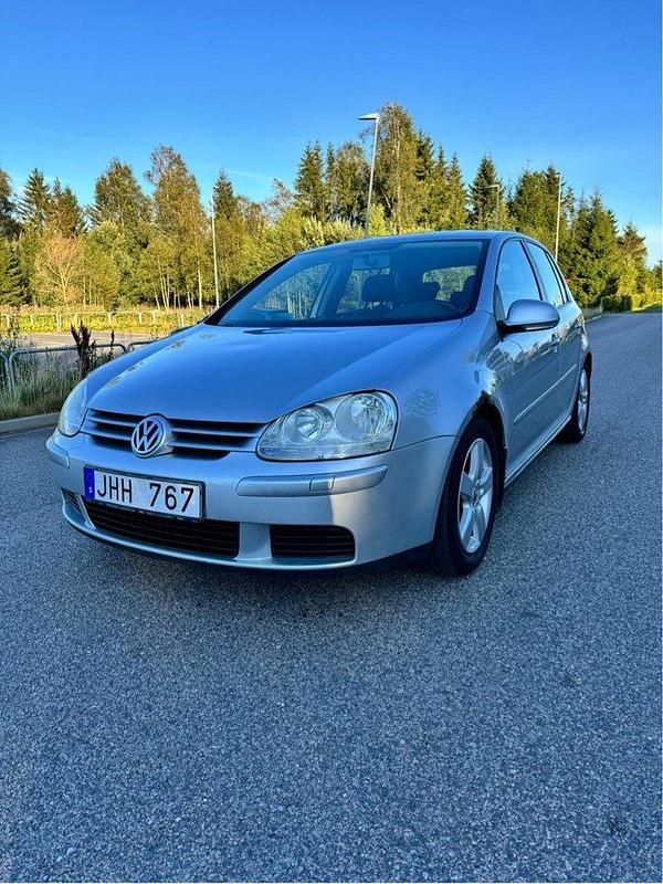 Silver Begagnad 2007 VW Golf V Sportline Halvkombi | 20 000 kr (Marknadspris) - Bild 1/4