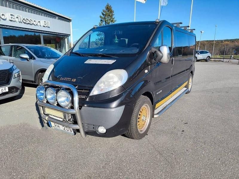 Svart Begagnad 2011 Nissan Primastar Minibuss | 99 875 kr - Bild 1/4