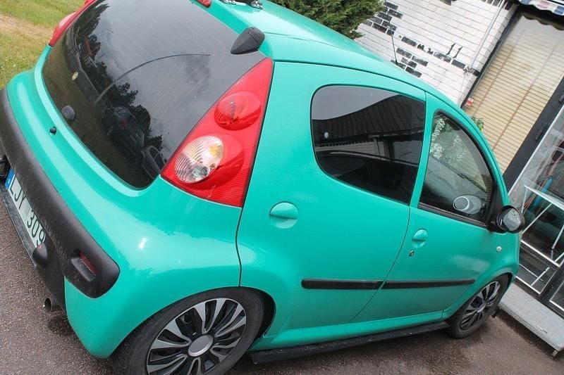 Röd Begagnad 2008 Peugeot 107 Halvkombi | 19 900 kr (Marknadspris) - Bild 1/4