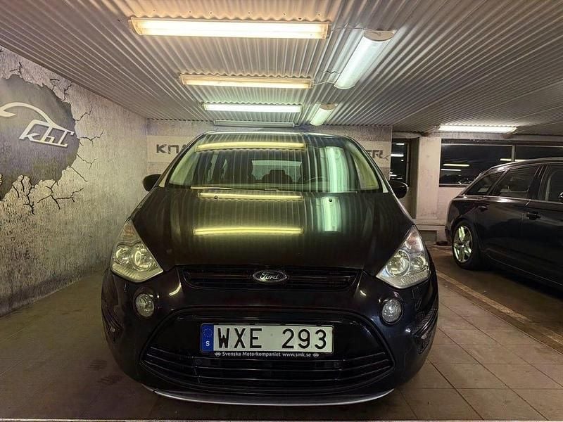 Begagnad Ford S-MAX S 140 HK (102 kW) 2012 Svart Minibuss