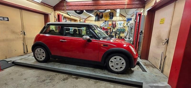 Begagnad Mini Cooper 116 HK (85 kW) 2005 Halvkombi
