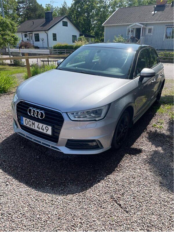 Silver Begagnad 2017 Audi A1 Sportback Halvkombi | 128 000 kr (Marknadspris) - Bild 1/4