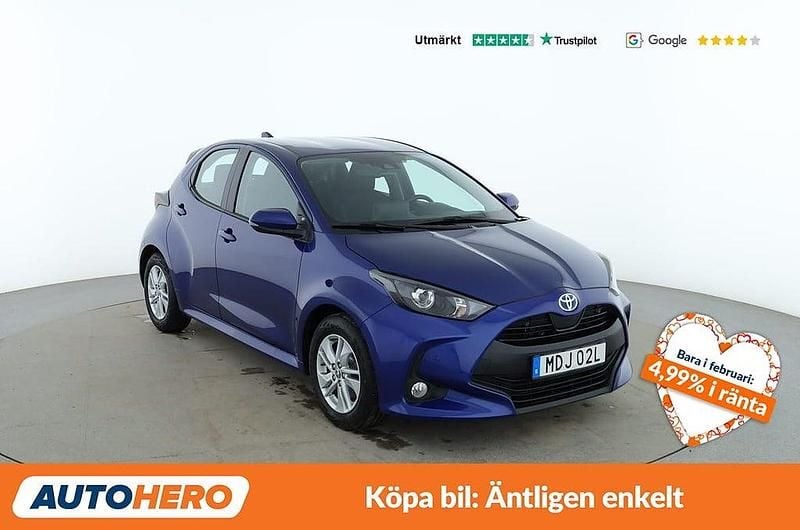 Begagnad Toyota Yaris Hybrid Comfort 117 HK (86 kW) 2022 Blå Sedan