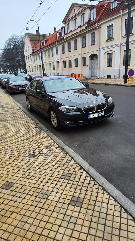 Begagnad 2013 BMW 525 Sedan | 127 400 kr (Marknadspris) - Bild 1/4