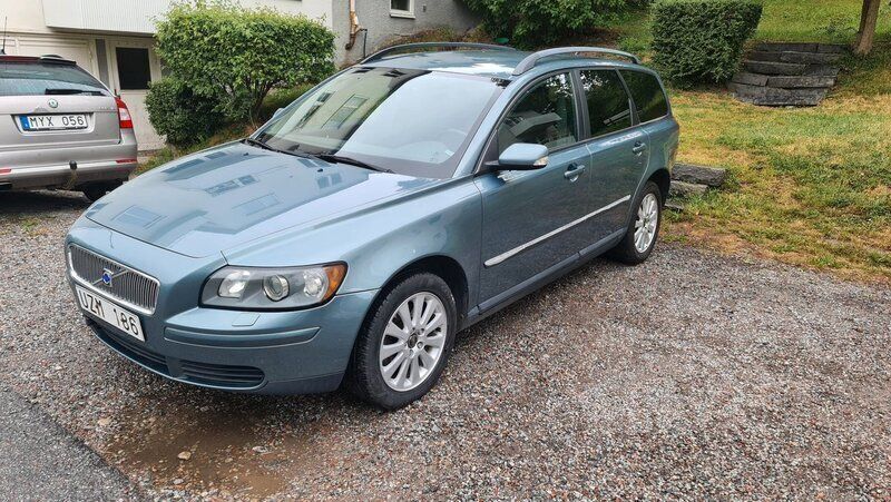 Grön Begagnad 2004 Volvo V50 Kombi | 27 900 kr (Marknadspris) - Bild 1/4