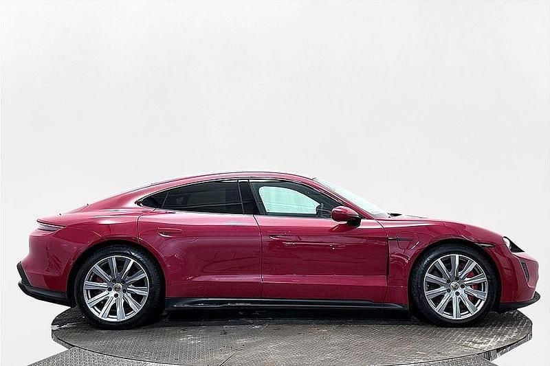 Röd Begagnad 2022 Porsche Taycan GTS Sport Sedan | 689 900 kr (Superpris) - Bild 1/3