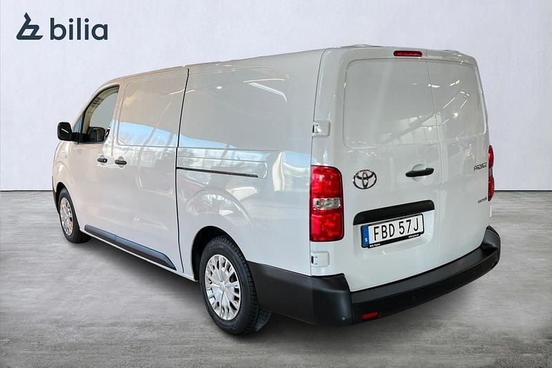 Begagnad Toyota Proace Comfort 100 kW (137 HK) 2024 Vit Minibuss